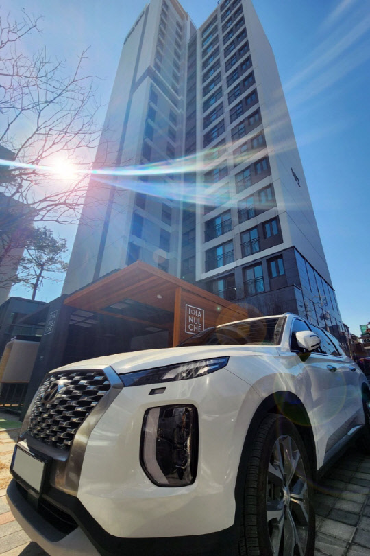 서울 광진구 자양하늘채베르 단지 내 홈투카 서비스가 적용된 차량 <코오롱글로벌 제공>